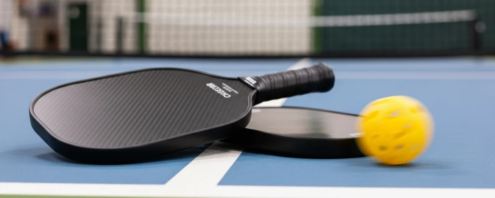 Carbono vs fibra de vidrio: qué diferencia hay realmente — pala de pickleball de carbono