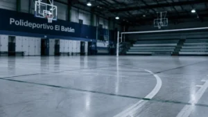 Vue du polideportivo el batan : gymnase municipal avec terrains